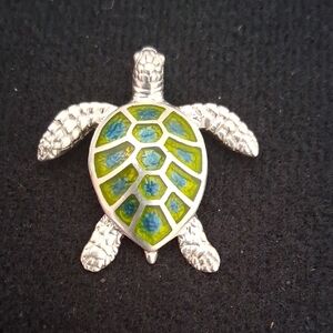 Silver and Green Turtle Pendant Necklace